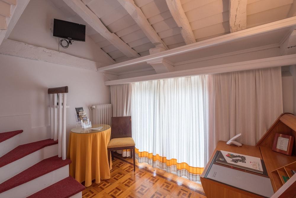 Hotel Santa Maria La Real